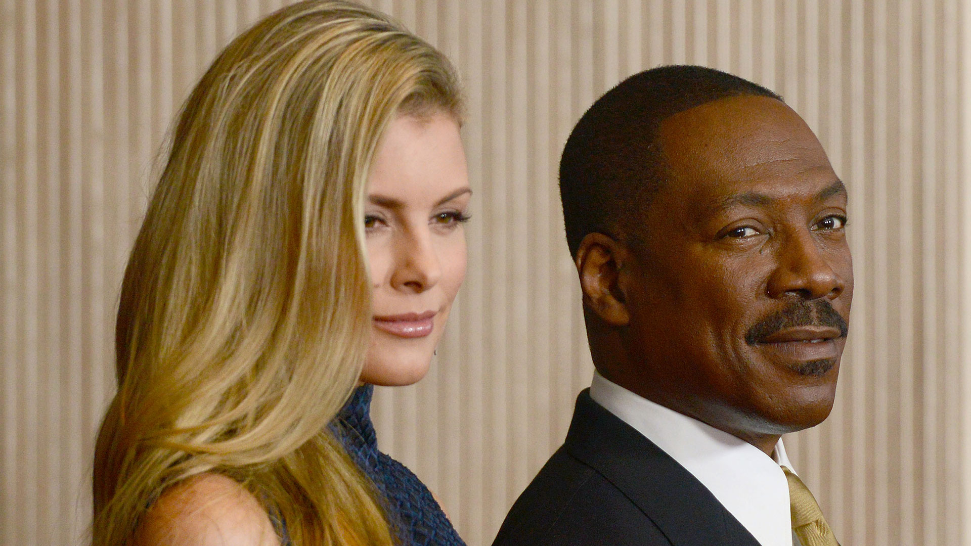 Paige Butcher y Eddie Murphy (Grosby)