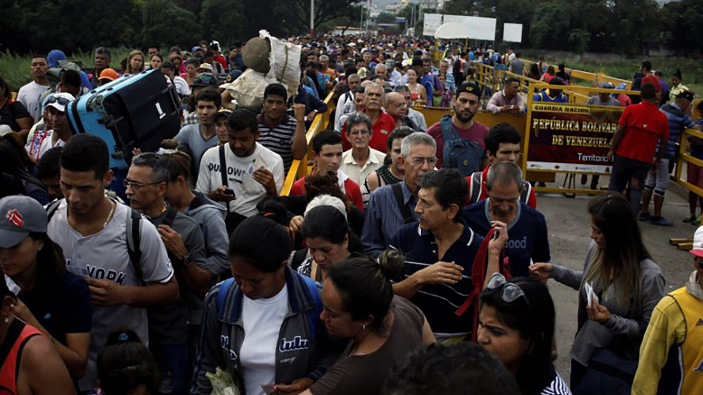 Perú aumenta los requisitos para los venezolanos que ingresen al país exigirá pasaporte |