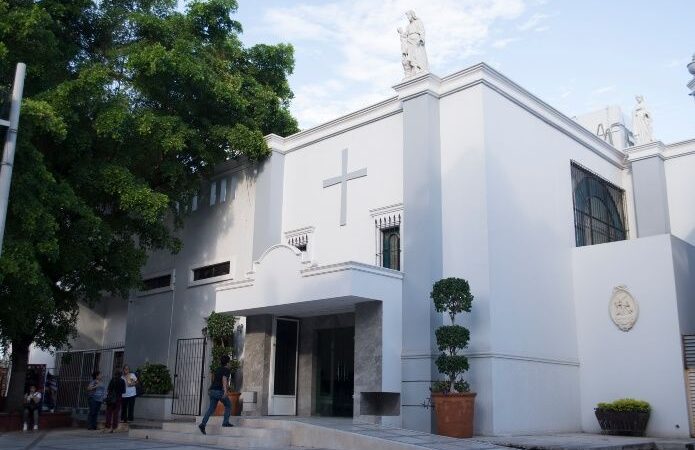 Malditos erejes, asaltan a feligreces al salir de misa en Culiacán