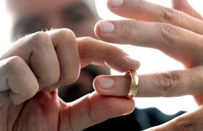 Reporta a su esposo desaparecido y descubre que se casó otra vez