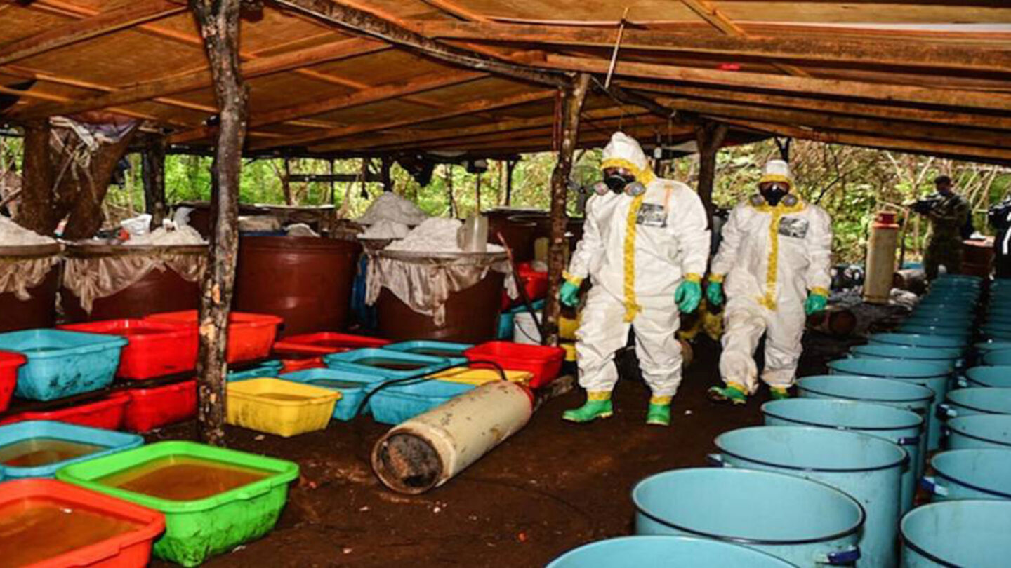 México logran el decomiso de droga sintética más grande de la historia en un narcolaboratorio del Cártel de Sinaloa |