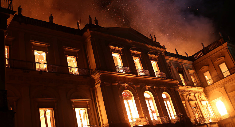 Una parte de la historia se perdió ayer; SE INCENDIO El Museo Nacional de Río de Janeiro