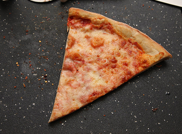 ¿Quedo PIZZA de ayer? DESAYUNALA en vez del ABURRIDO CEREAL