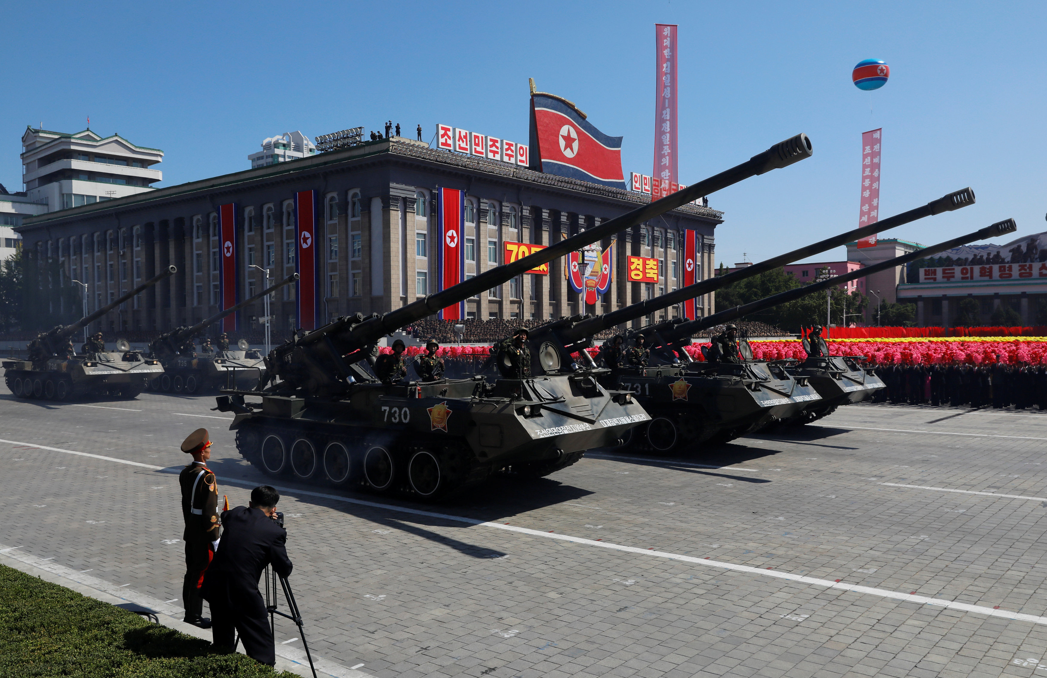 Tanque durante el desfile. (REUTERS/Danish Siddiqui)