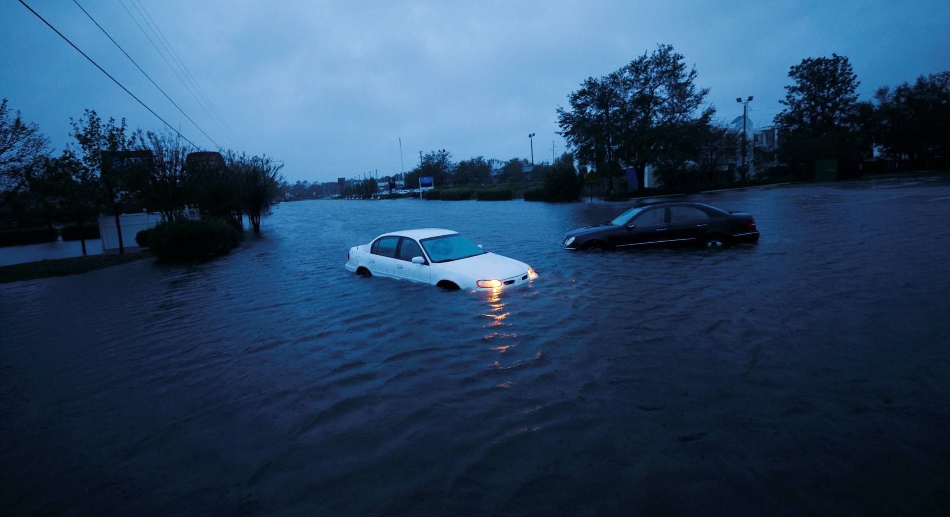 El huracán Florence se degradó a depresión tropical, pero persiste el riesgo de inundaciones: aumentaron a 15 los muertos