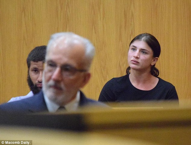 Kristina Perry durante el juicio.