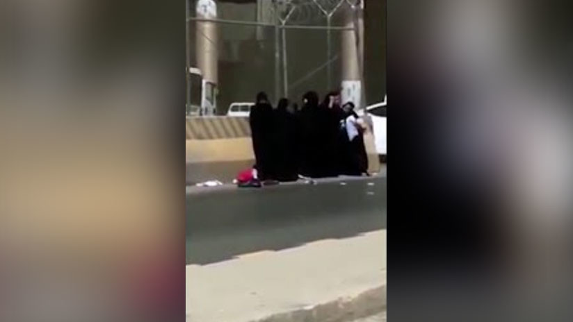 VIDEO | Graban una violenta pelea de cinco mujeres en niqab en una calle de Arabia Saudita