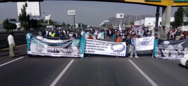 Manifestantes bloquean las autopistas México-Puebla y la México-Querétaro