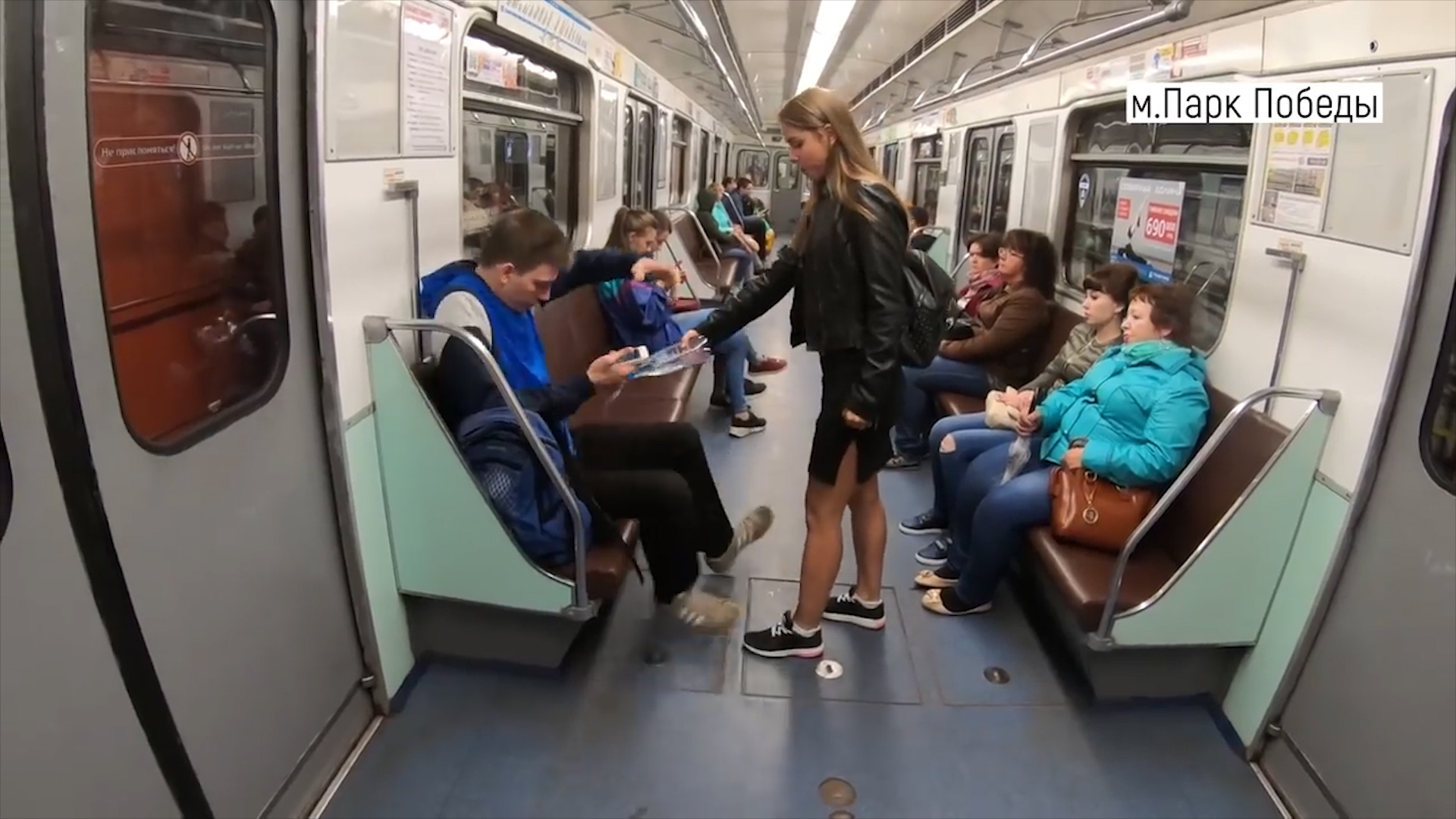 El término manspreading alude a la manera de sentarse de algunos hombres, en especial en el transporte público