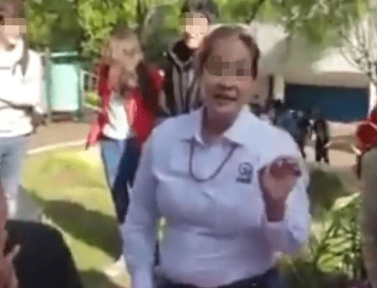 Maestra impide ‘boda’ del mismo sexo en kermés de escuela