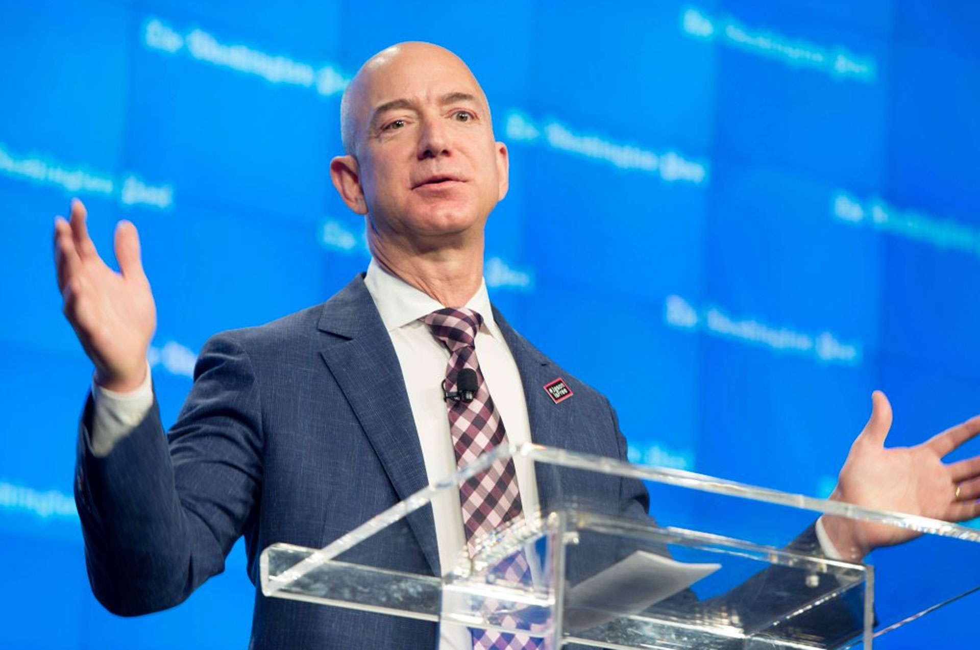 Jeff Bezos donará 2.000 millones de dólares de su inmensa fortuna para educar a niños pobres