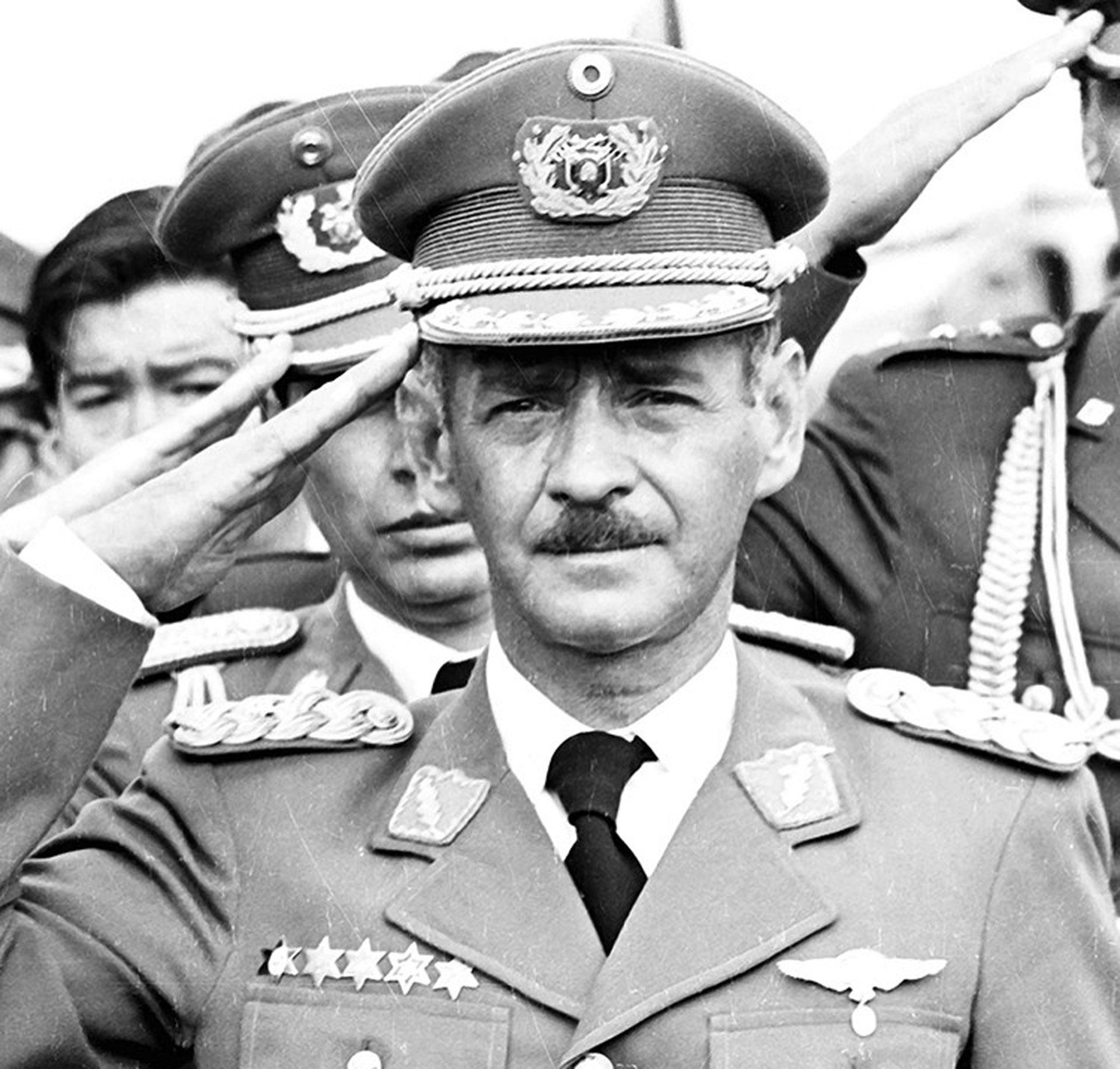 El general Hugo Banzer Suárez, presidente de Bolivia entre 1971 y 1978 (de facto), y de nuevo entre 1997 y 2001 (constitucional)