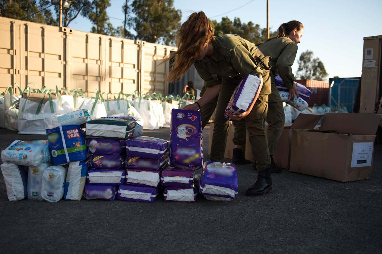 Acumulación de insumos humanitarios en la frontera