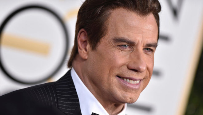 John Travolta arma la fiesta con estudiantes mexicanos