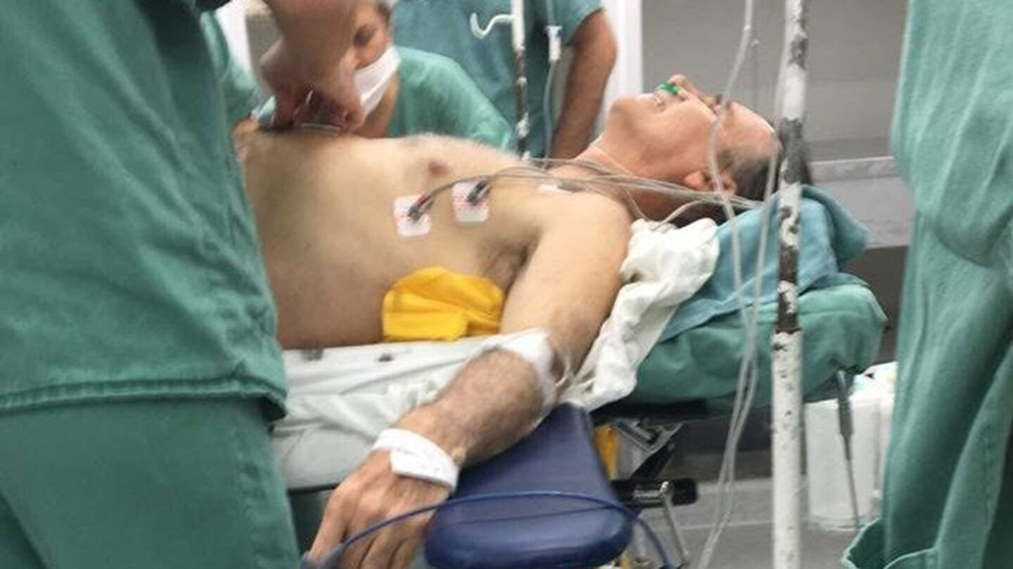 Jair Bolsonaro habló desde el hospital tras ser apuñalado y dijo que nunca hizo mal a nadie |