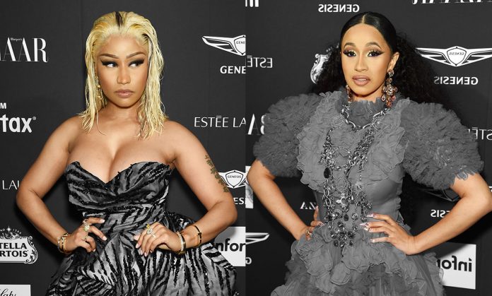 CARDI B LE AVIENTA ZAPATO A NICKI EN LA SEMANA DE LA MODA DE NUEVA YORK