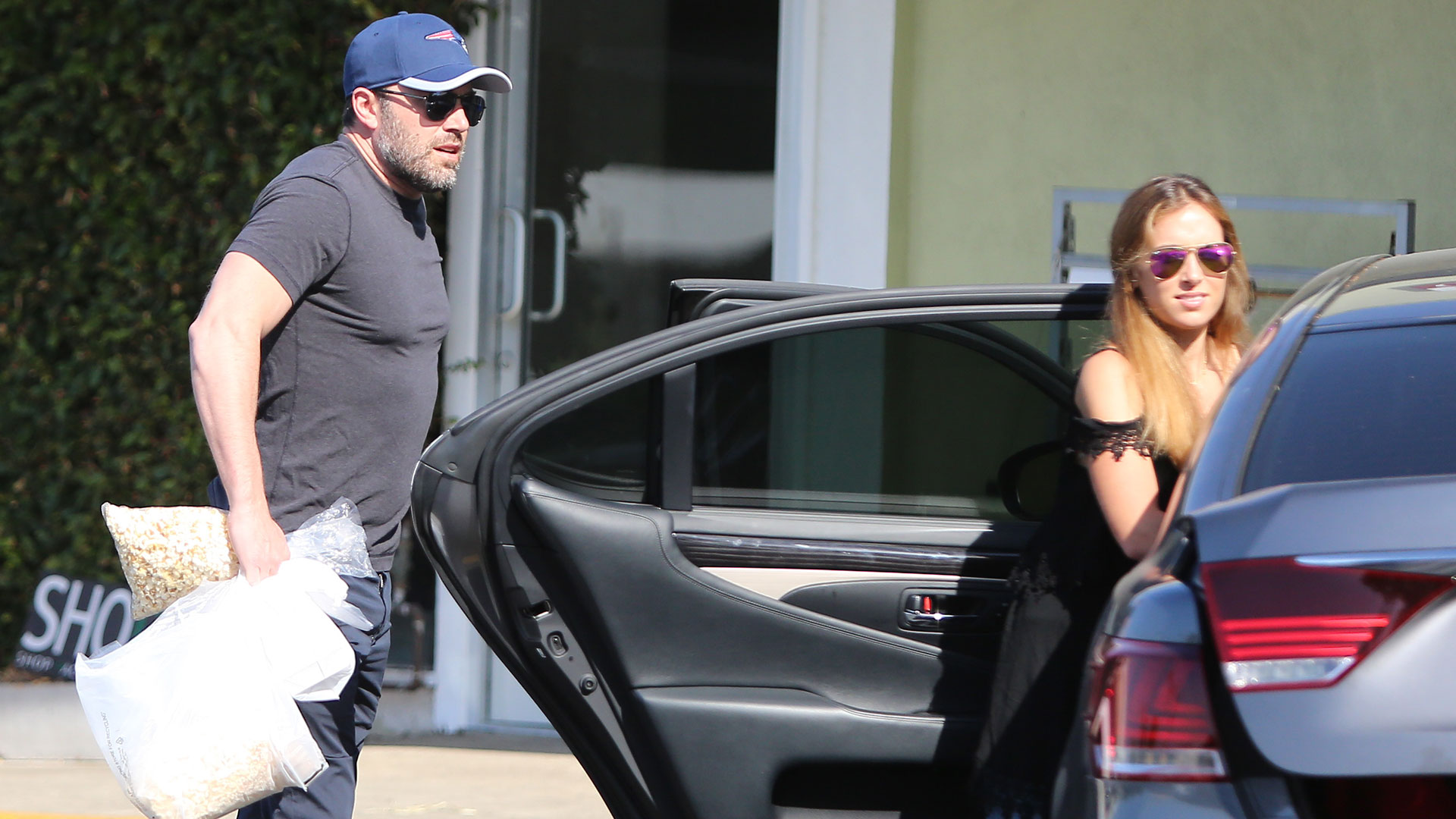 Ben Affleck con Christine Ouzounian (Grosby Group)