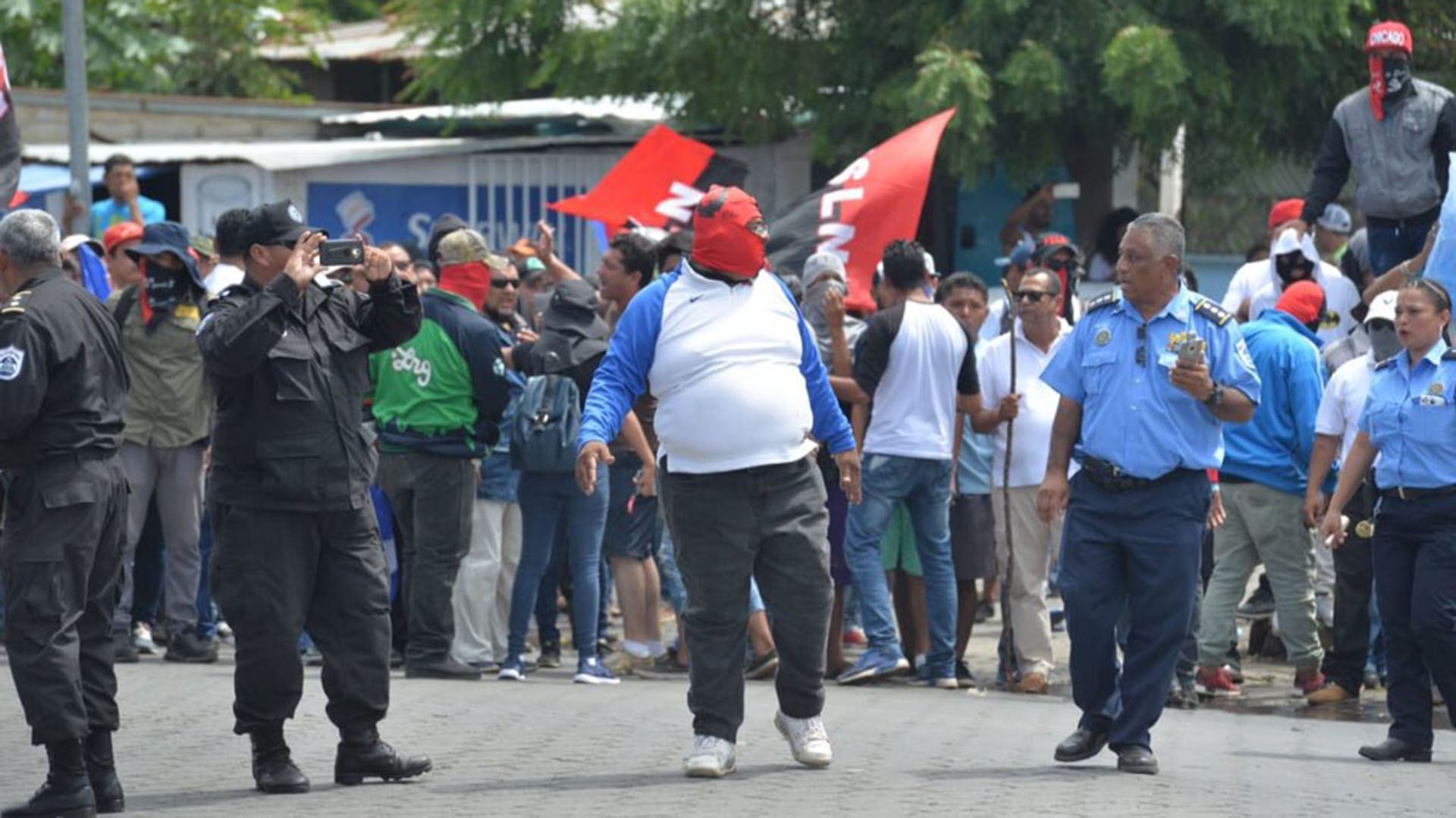 Sangrienta represión de paramilitares y grupos sandinistas contra manifestantes en Nicaragua: un muerto y varios heridos