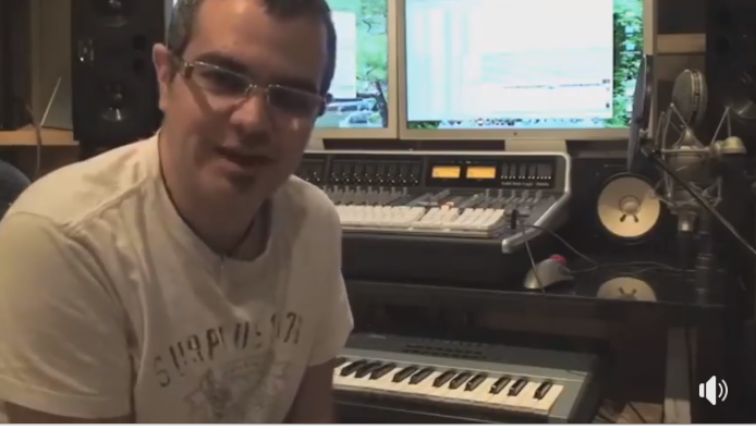 Alex Syntek mezclo regaetton y por primera vez hizo buena música