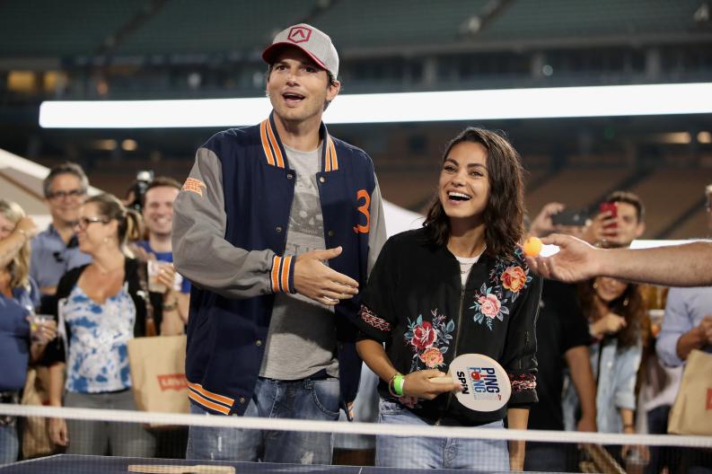 Mila Kunis le pidió a Ashton Kutcher que se callara y, por esta razón, él estuvo de acuerdo