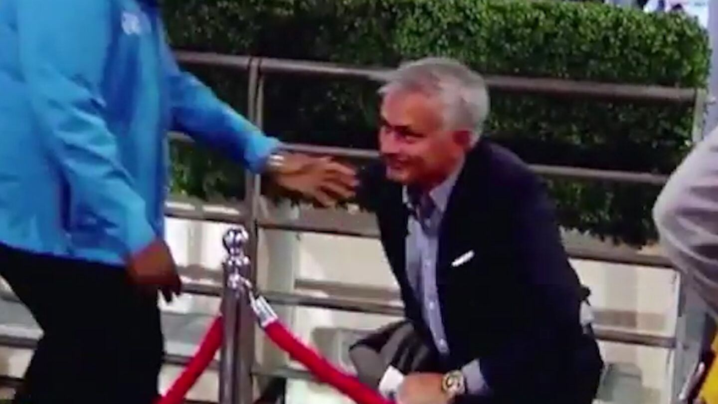 El increíble blooper de José Mourinho en la UEFA Nations League que es furor en las redes sociales |