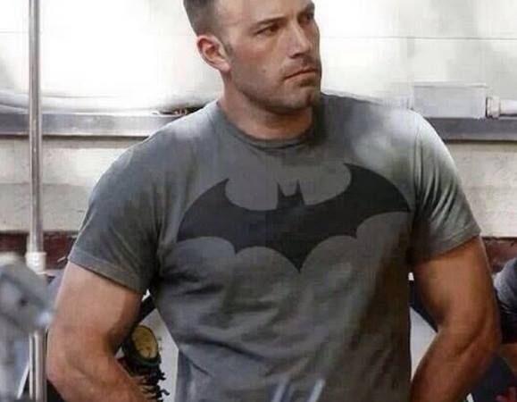 Dejan ver tremendo paquete de Batman en ultimo número de “Bruce Wayne”