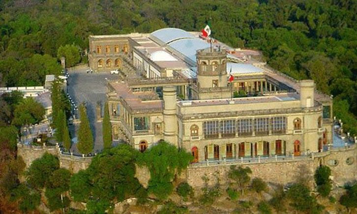 “Juan Escutia nunca se aventó con la Bandera Nacional”