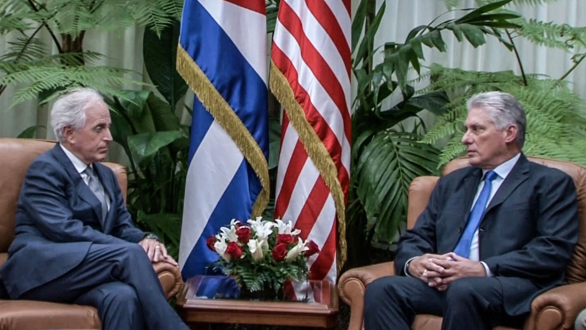 Miguel Díaz-Canel junto a Robter Corker.