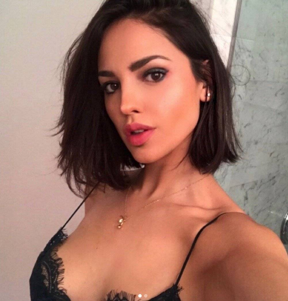 Eiza González se quita la ropa y causa polémica en redes