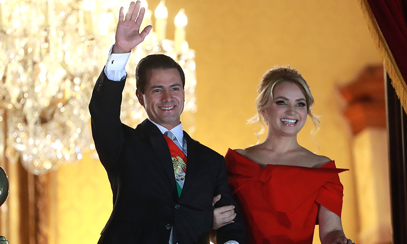 Angélica Rivera lucio hermosa con impresionante VESTIDO ROJO