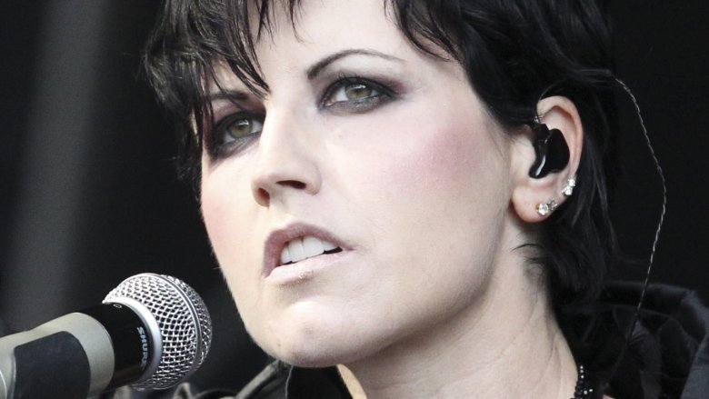 Cantante de The Cranberries se ahogó en la bañera estando ‘EBRIA’