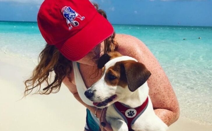 Aunque no lo creas, hay una isla en la que puedes jugar con perros. Y no, no es una broma