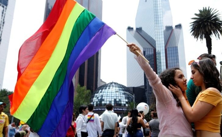 ISSSTE es pionero en seguridad social a parejas del mismo sexo