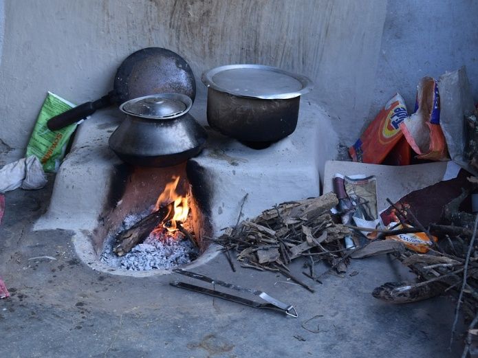 Riesgo de cáncer por inhalar humo de leña en zonas rurales