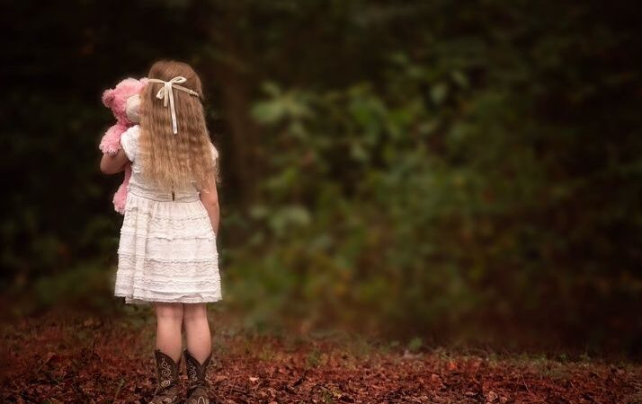 Aterradora historia de la niña del peluche; tras su muerte busca a su madre