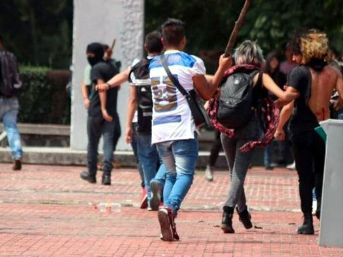 Expulsa UNAM a 3 alumnos más por agresión