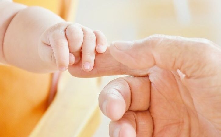 Médicos extraen riñón sano de bebé por error