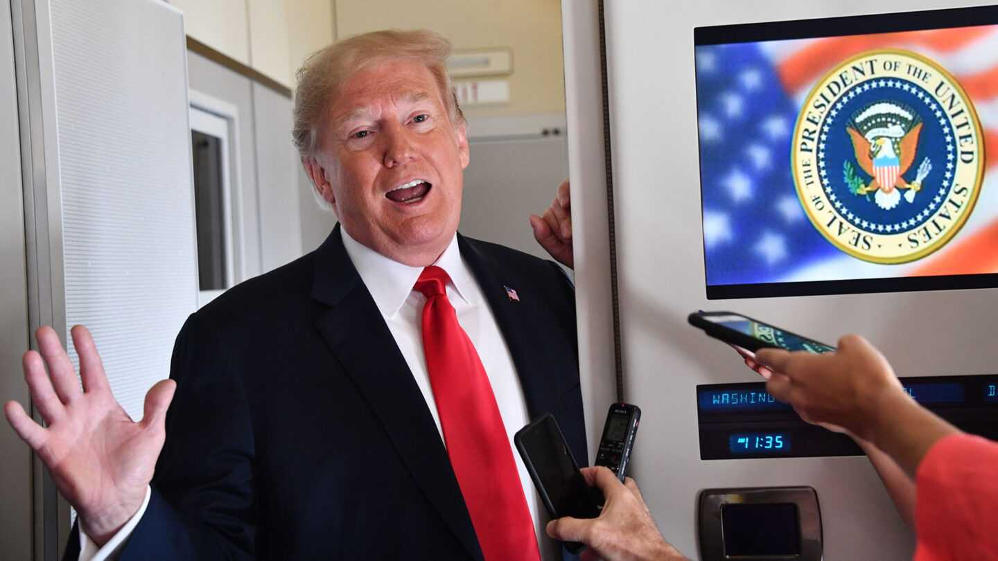 El lenguaje podría delatar al autor del artículo que fue crítico a Donald Trump |