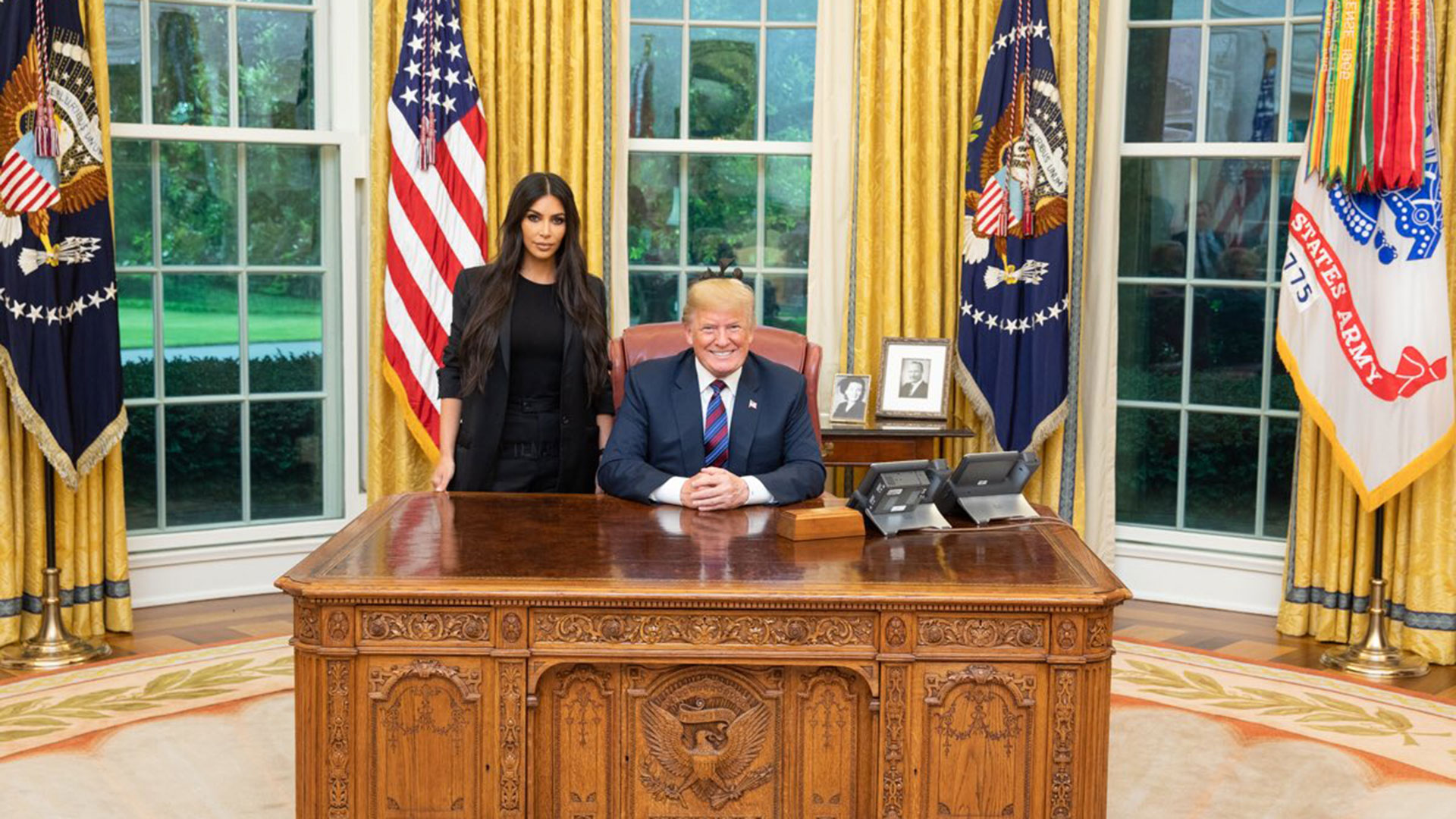 Donald Trump compartió en su cuenta de Twitter esta foto con Kim Kardashian en el Salón Oval, mayo 2018