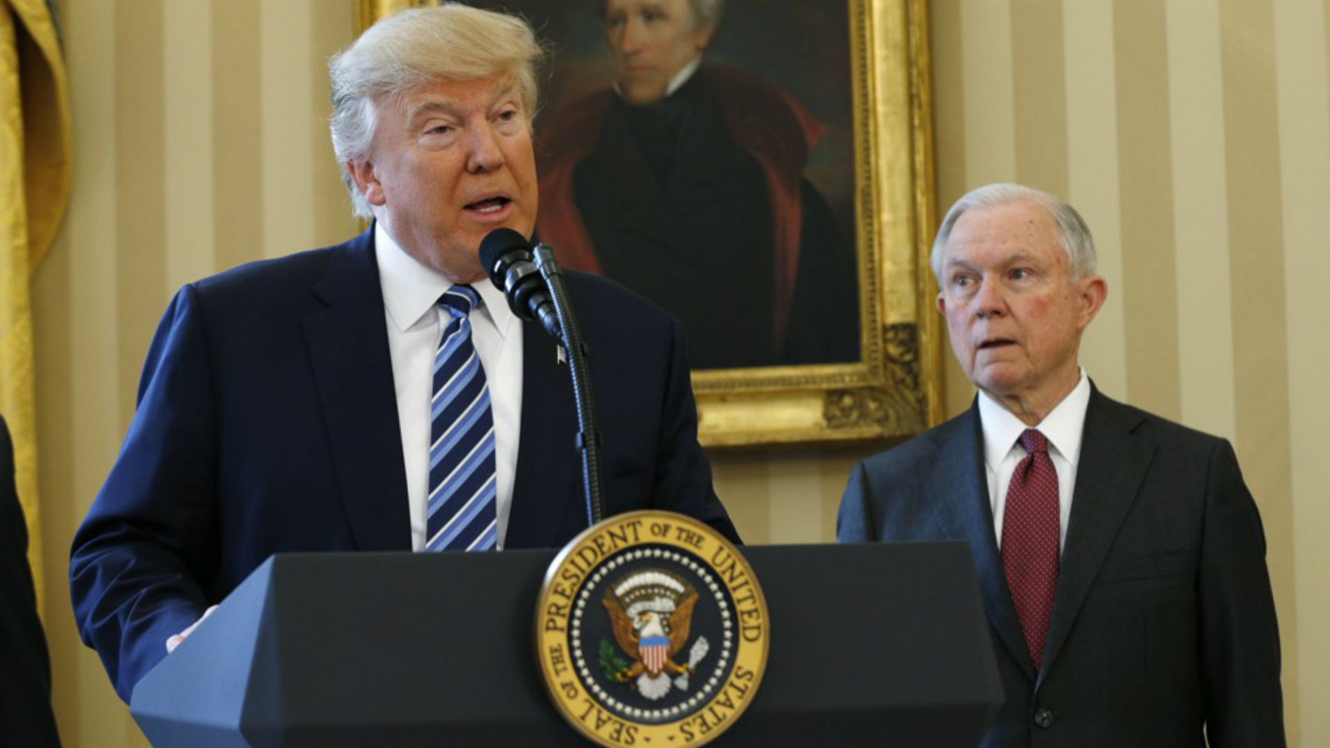 Donald Trump y Jeff Sessions, fiscal general de EEUU