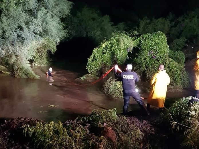 VIDEO | Dramático rescate de una madre a su hijo en Culiacán