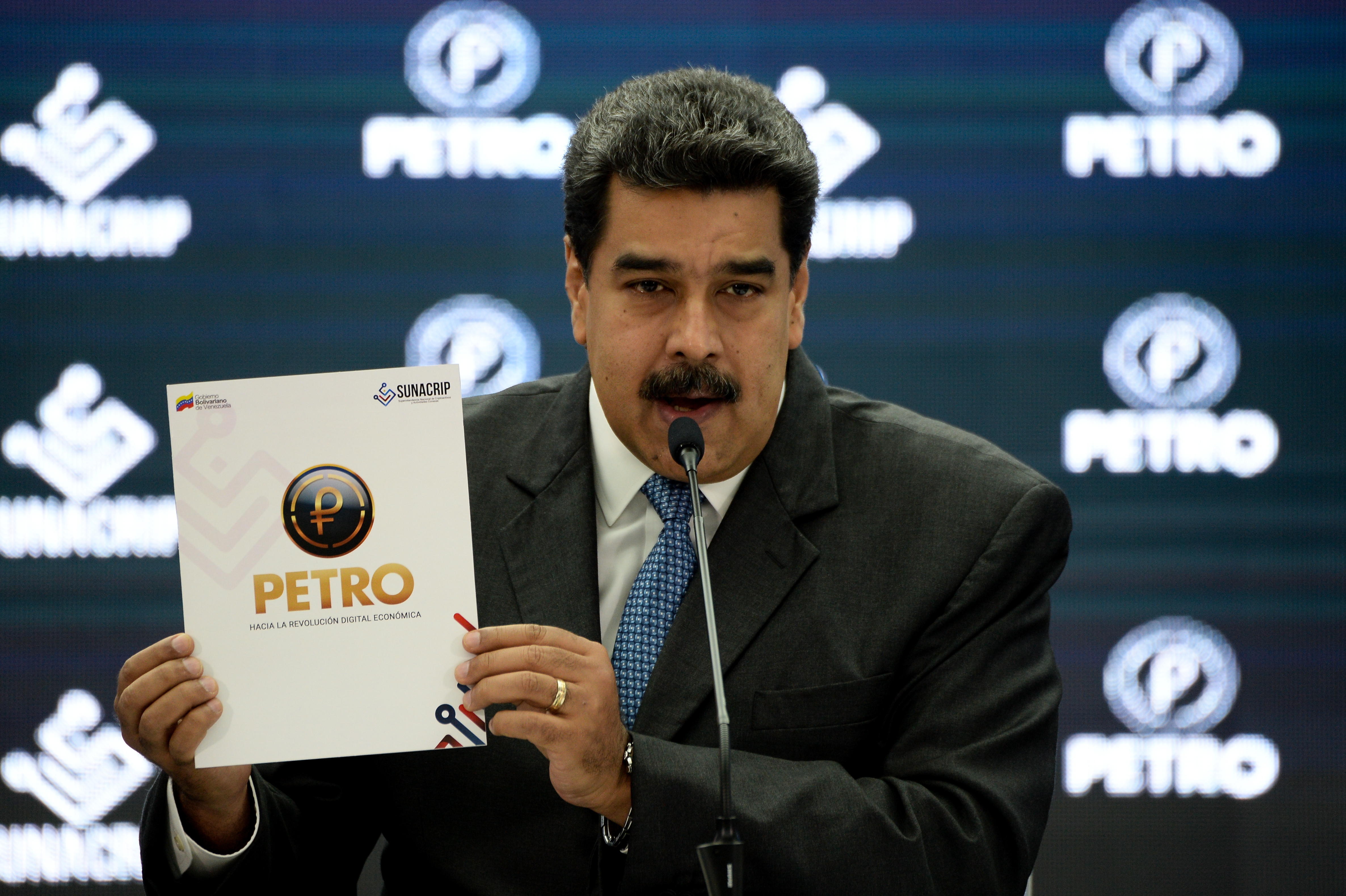 El dictador venezolano Nicolás Maduro durante el anuncio de la reestructuración del “Petro” (AFP/ Federico PARRA)