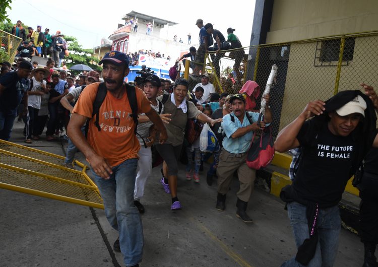 Ingresan migrantes a México por Puente Internacional en Tecún Umán | Vídeos