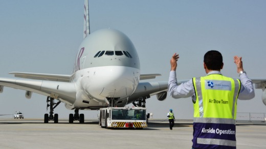 Avión aterrizo por escándalo de mujer que descubrió que su esposo la engañaba