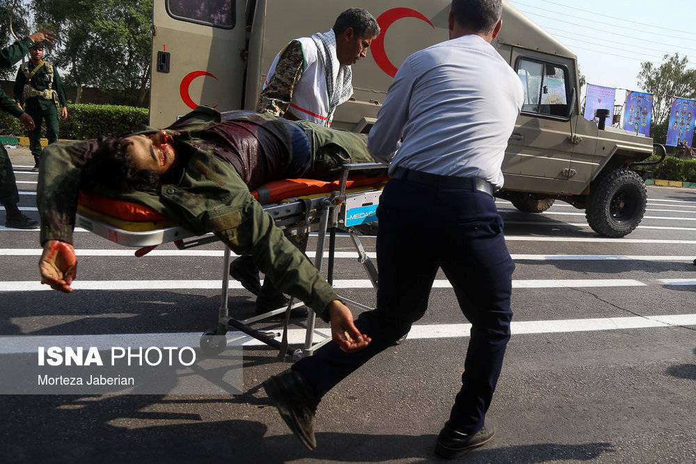 Un herido durante el atentado en Ahvaz (ISNA/Iranian Students’ News Agency/Social Media/via REUTERS)