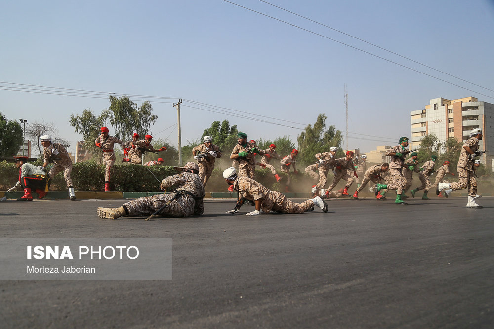 Un momento del ataque contra una parada militar en Ahvaz, Iran (ISNA/Iranian Students’ News Agency/ Social Media via REUTERS)