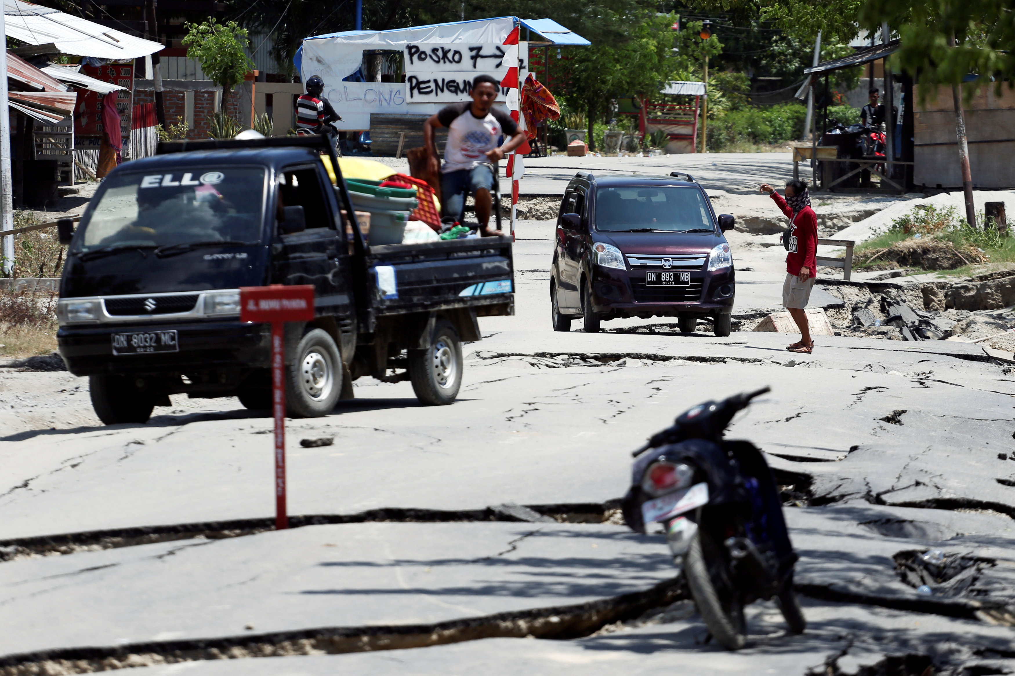 Una carretera destrozada por el sismo en Palu (REUTERS/Athit Perawongmetha)