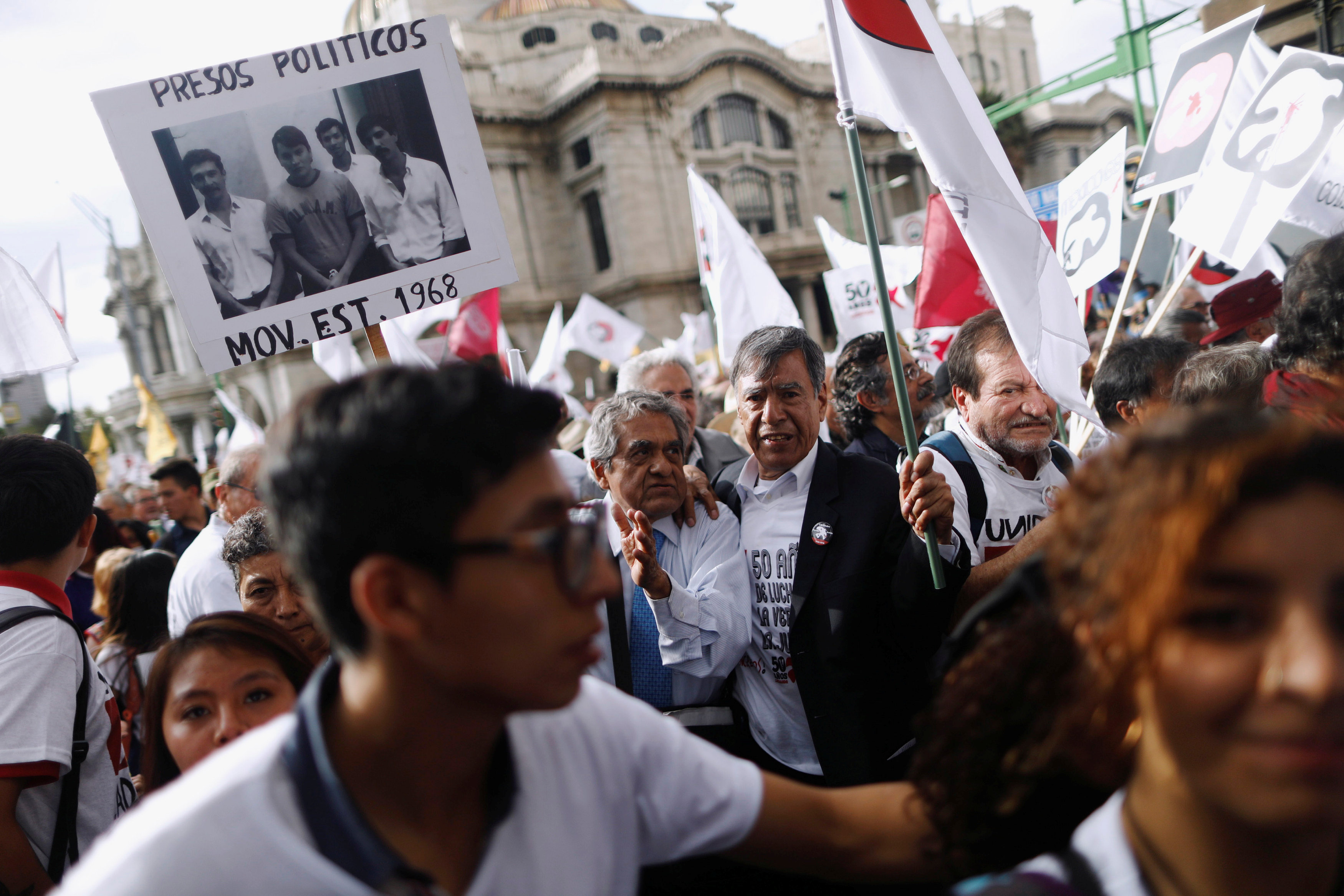 Las protestas fue multitudinaria en Ciudad México. (REUTERS/Edgard Garrido)