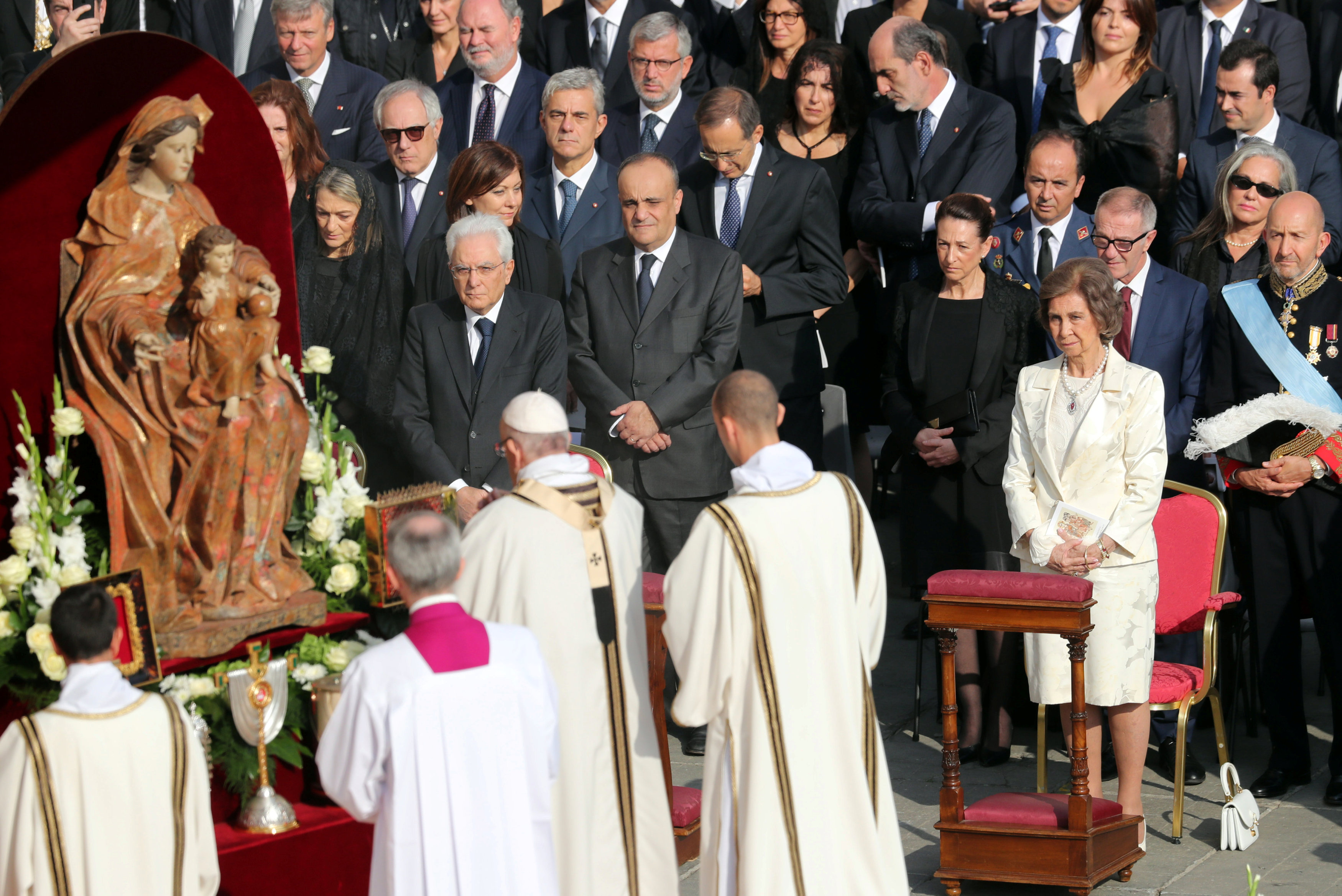 El papa durante la canonización. (REUTERS/Alessandro Bianchi)