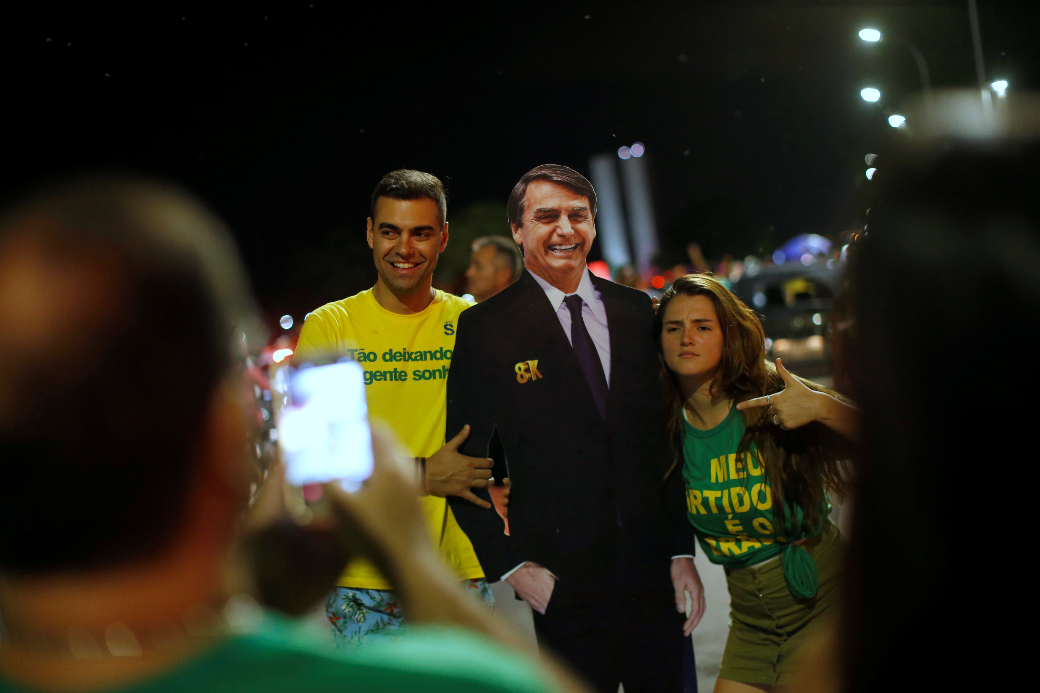 Simpatizantes de Bolsonaro celebran su victoria en Brasilia (REUTERS/Adriano Machado)